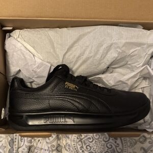 PUMA Men's Black Sneakers